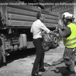 Bundeskanzler Christian Kern besucht Bauerarbeiter am Ballhausplatz - Mauerbau BKA Screenshot