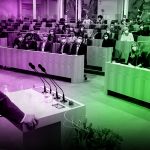 Wolfgang Sobotka steht am Podium im Parlament und spricht im Hohen Haus vor Nationalratsabgeordneten und Zuschauern.