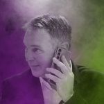 Andreas Babler mit Handy - SEPA Media - Martin Juen