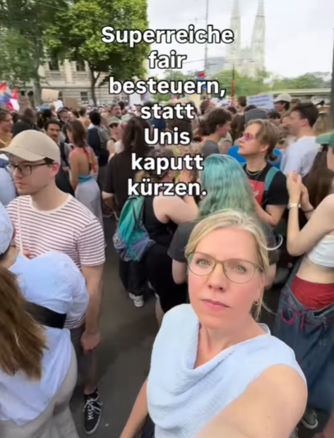 Leonore Gewessler bei der Demo