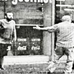 Der Täter von Graz, in seiner rechten Hand das Messer. Foto: BMI